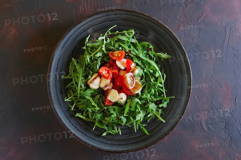 Salad with mozzarella