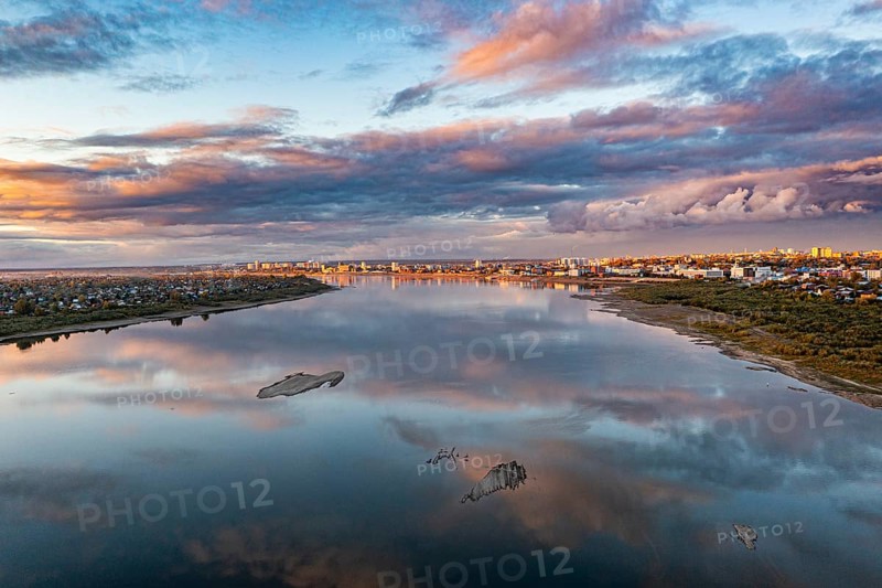 Cloud reflections on the Tom river