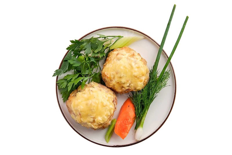 Cutlet covered with melted cheese served with fresh carrot