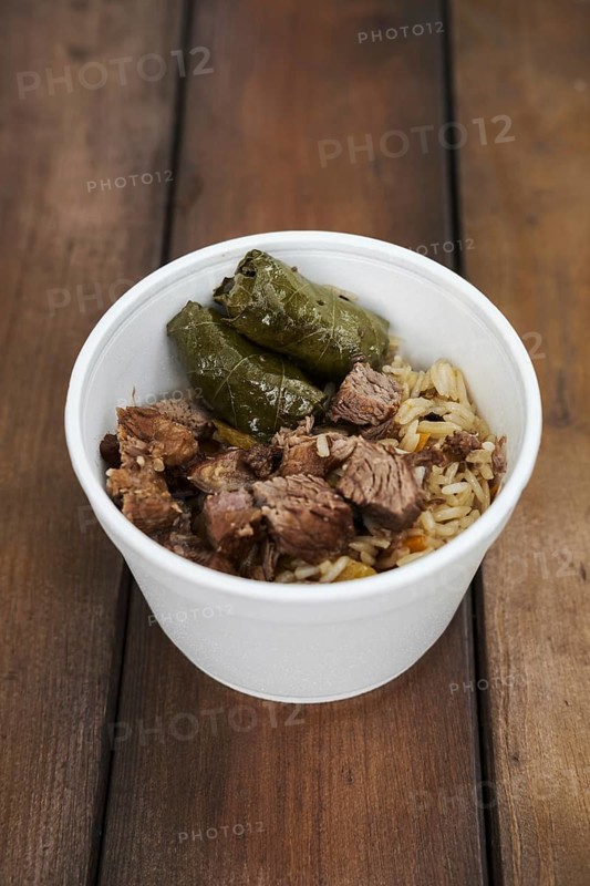 Soft focus photo of dolma and fried meat in take away plate