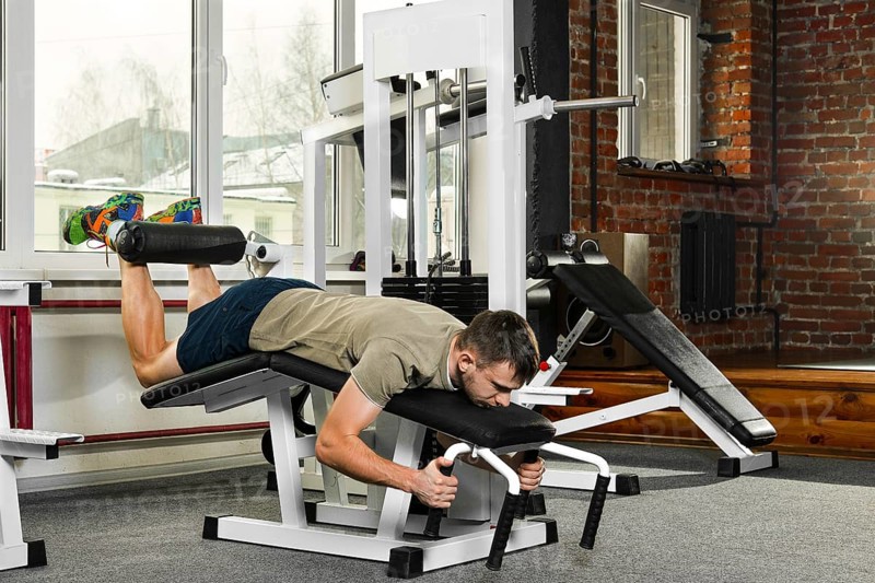 Atheletic man swing the abdominal muscles in gym. Fitness workout
