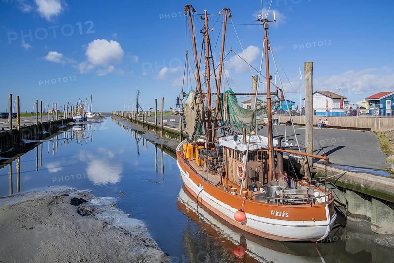 Cutter harbour with crab cutter