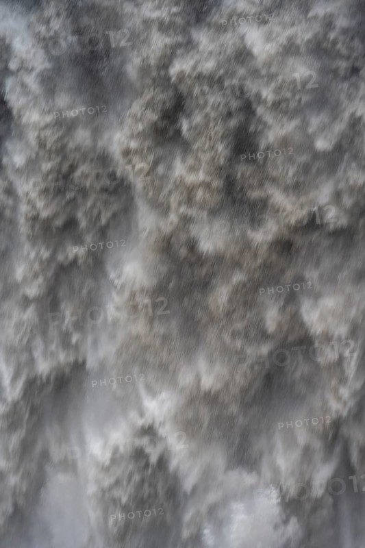 Falling water masses