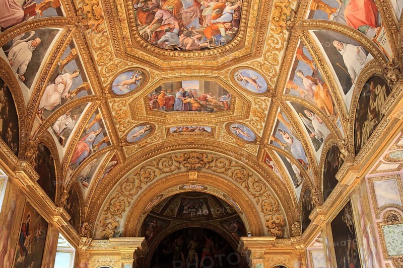 Passage between chapter house and Parlatoio