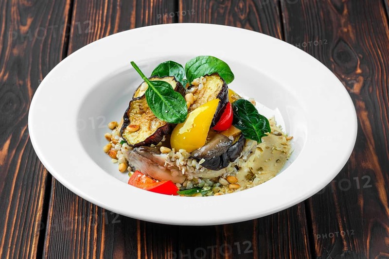 Roasted aubergine with bell pepper
