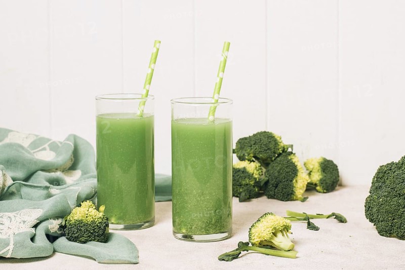 Front view refreshing green smoothies