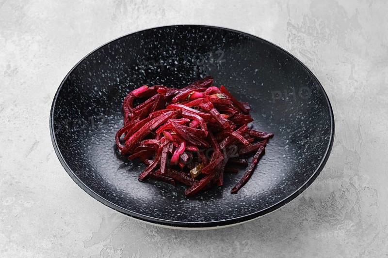 Garnish to the main dish -marinated slices of beetroot