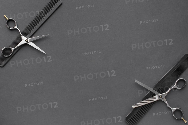 Scissors combs copy space