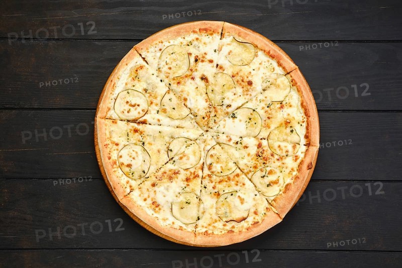 Classic pizza with dorblu cheese
