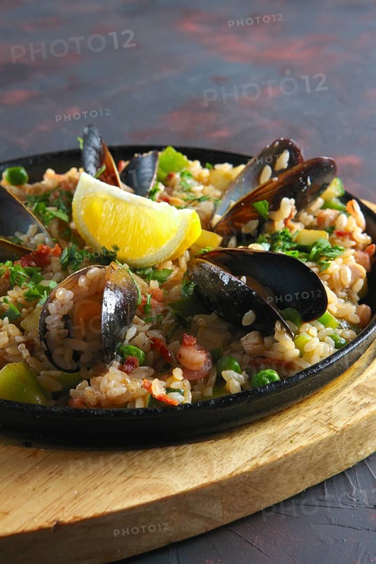 Selective focus photo of spanish paela with shrimps and mussels