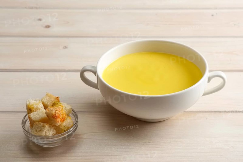 Chicken soup puree with white bread chips