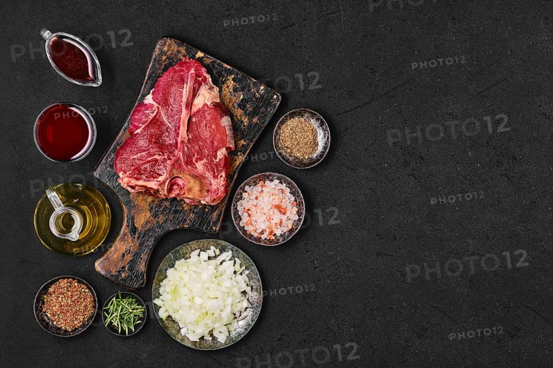 Preparation of Porterhouse steak in wine sauce