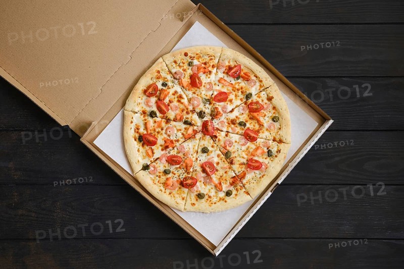 Pizza with shrimps