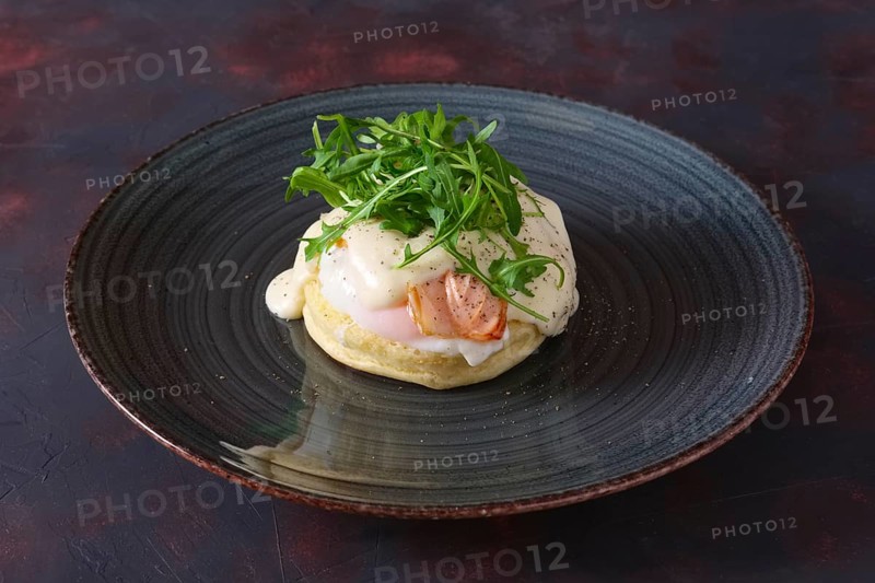 Sandwich with poached egg