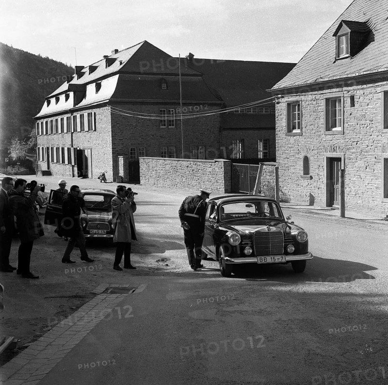 Government representatives with their vehicles in 1966 during a police check at the hitherto secret atomic bunker of the Federal Government in the Ahr valley