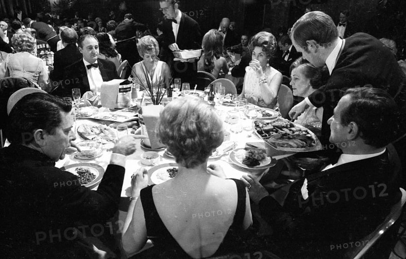 Banquet and ball at the Duesseldorf Hilton Hotel in 1966 accompanied by protest with reference to misery and terror in Brazil