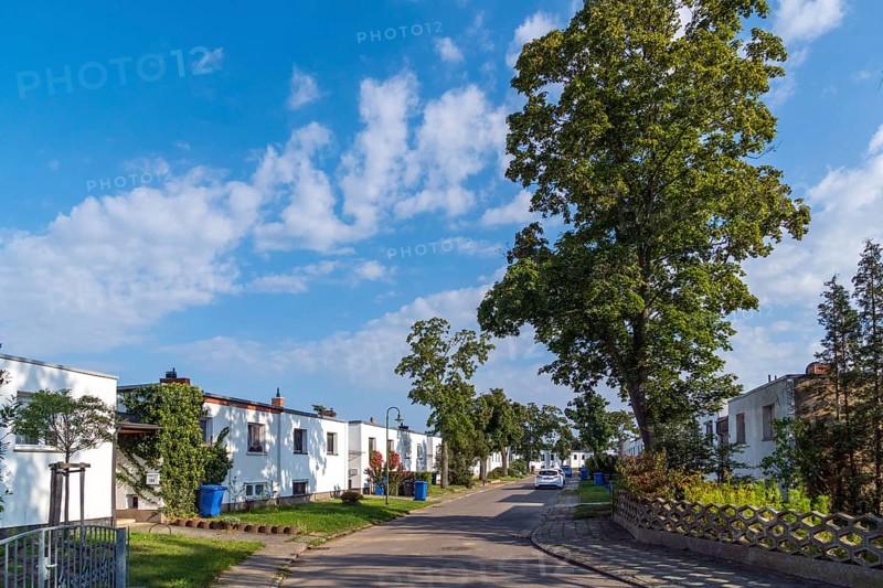 Toerten is best known for the Dessau-Toerten housing estate. It was designed by Walter Gropius after the terraced house settlement Dessau Toerten