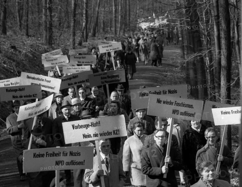 Good Friday 1945 the forest in Rombergpark was a place of crime. The commemoration of the Nazi crimes here on 23. 3. 1967 in Dortmund Bittermark a demonstration against neo-Nazism