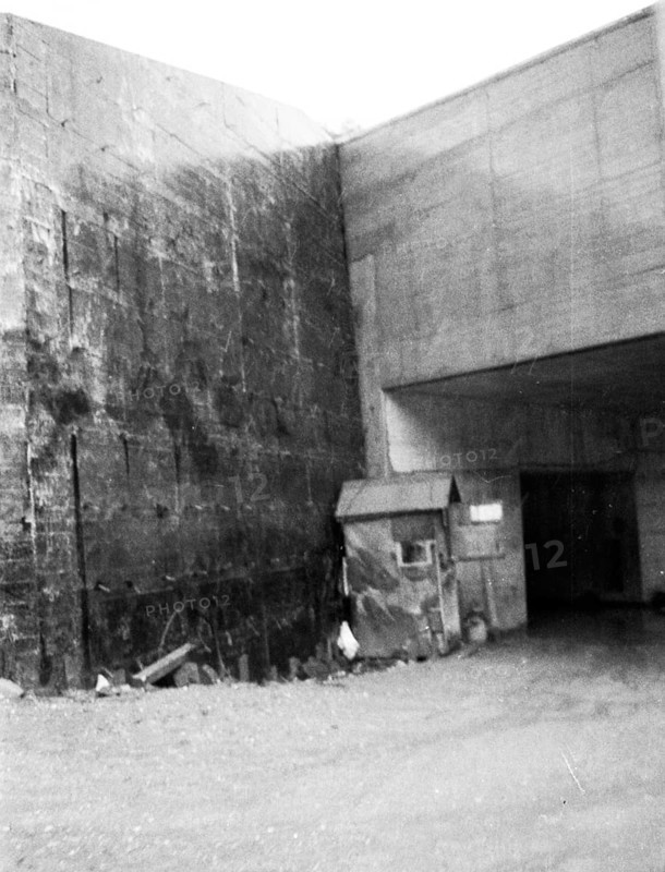 Government representatives with their vehicles in 1966 during a police check at the hitherto secret atomic bunker of the Federal Government in the Ahr valley