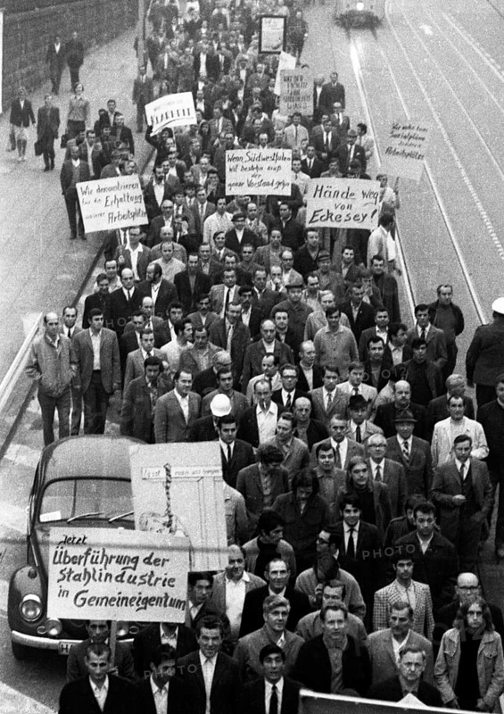 4000 workers of the steelworks Suedwestfalen AG took to the streets in Hagen on 4 October 1971 to protest for their jobs