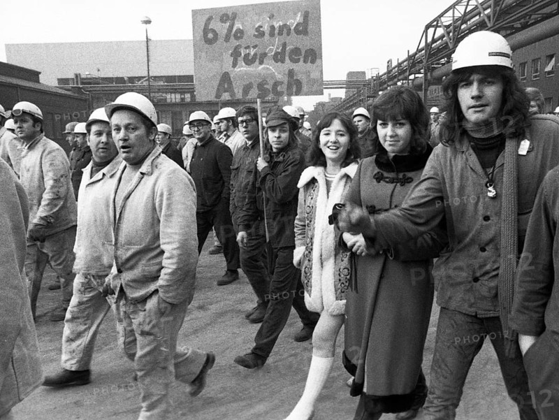 About 4000 steelworkers of Hoesch AG Westfalenhuette demonstrated on 14 January 1972