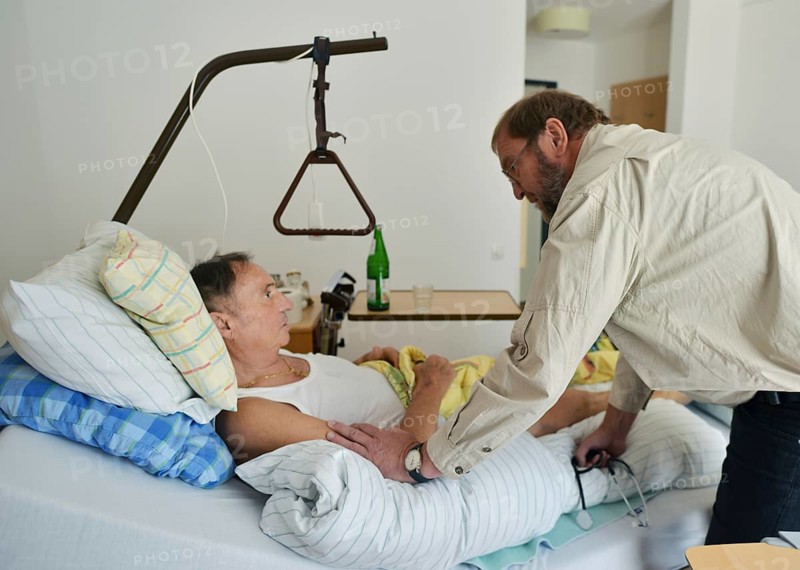 The Mother Theresa Hospice offers its guests a dignified home in a new friendly ambience for patients in their last stage of life. The intensive care of the palliative physician does the rest