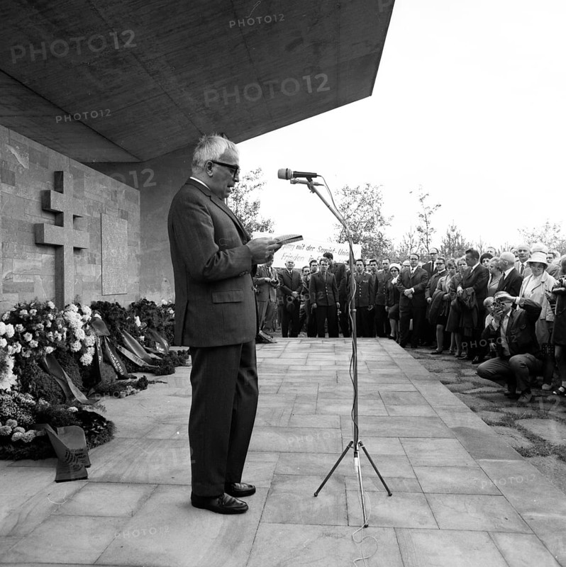 Soldiers and officers of the USSR Red Army were guests at the traditional tribute to soldiers killed in Nazi captivity at Blumen fuer Stukenbrock