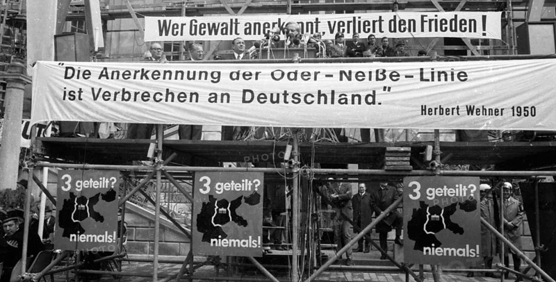 An expellees' rally on 30 May 1970 in Bonn with the NPD
