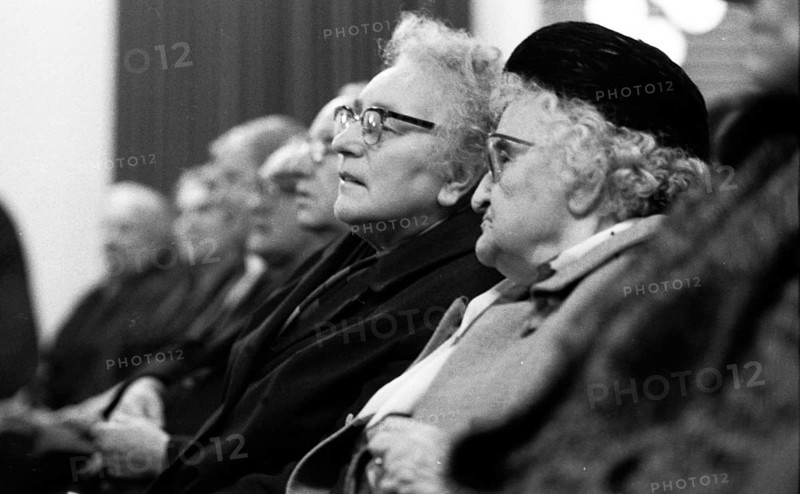 This meeting of affected tenants took a stand against usury in Duesseldorf