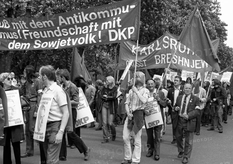 The visit of the Soviet head of state and party Leonid Brezhnev to Bonn from 18-22 May 1973 was a step towards easing tensions in the East-West relationship by Willy Brandt. Demo of friends and opponents of the visit. DKP demo pro Brezhnev