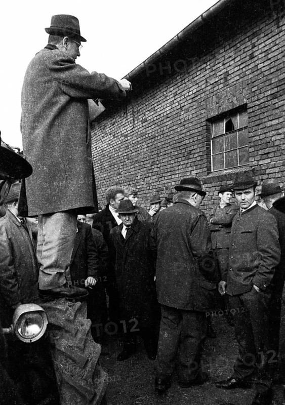 The auction of a farm on 2. 3. 1972 in the Muensterland in Ascheberg with all inventory and livestock