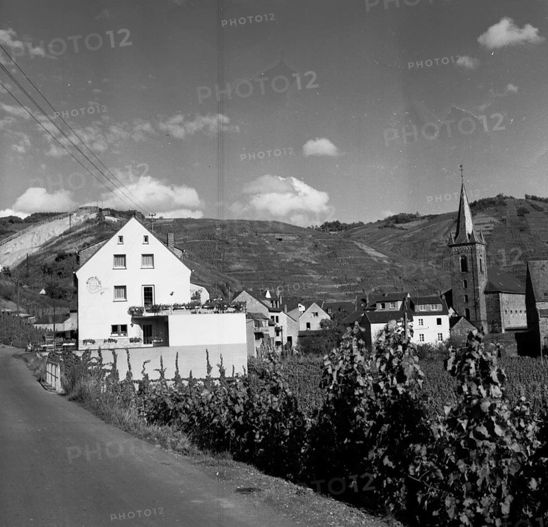 Government representatives with their vehicles in 1966 during a police check at the hitherto secret nuclear bunker of the Federal Government in the Ahr Valley. Ahrweiler
