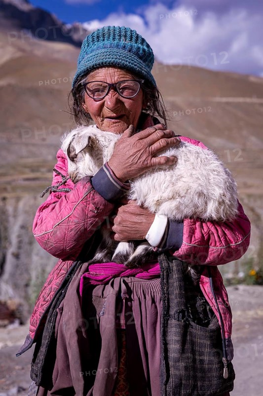 Elderly woman in Photoksar