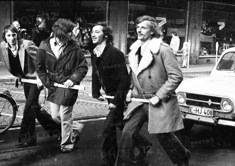 A demonstration with a DKP motorcade on 24 November 1973 in Essen against the driving bans on carless Sundays caused a sensation