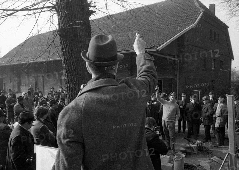 The auction of a farm on 2. 3. 1972 in the Muensterland in Ascheberg with all inventory and livestock