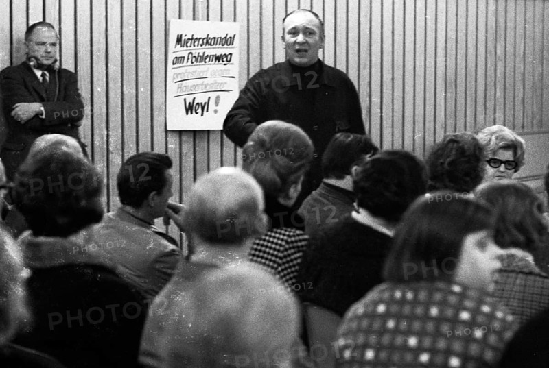 This meeting of affected tenants took a stand against usury in Duesseldorf