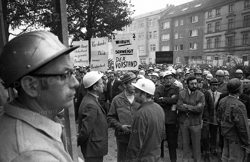 4000 workers of the steelworks Suedwestfalen AG took to the streets in Hagen on 4 October 1971 to protest for their jobs
