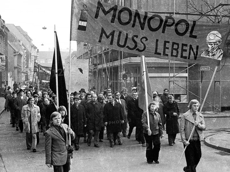 A workers' meeting in the wash-house of the Monopol colliery on 18 November 1973 in Kamen was replaced by a demonstration against the closure of the colliery