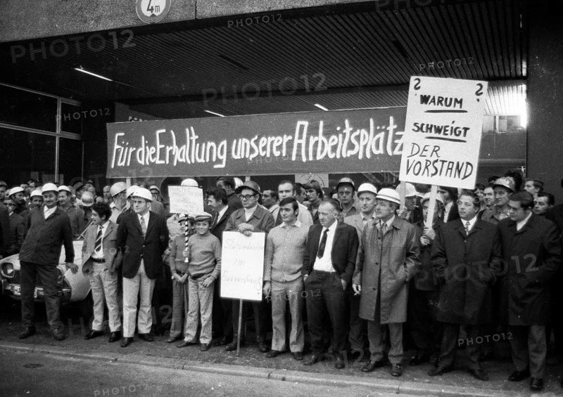 4000 workers of the steelworks Suedwestfalen AG took to the streets in Hagen on 4 October 1971 to protest for their jobs
