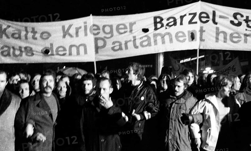 Supporters and friends of the SPD/FDP government coalition demonstrated in Bonn on 26 April 1972 with a torchlight march and rally in favour of the government and the ratification of the Eastern treaties