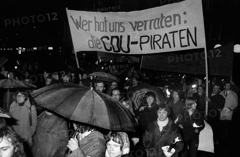 Supporters and friends of the SPD/FDP government coalition demonstrated in Bonn on 26 April 1972 with a torchlight march and rally in favour of the government and the ratification of the Eastern treaties