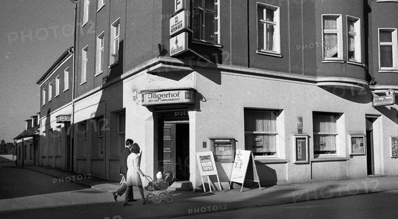 The 1969 federal election here on 28. 9. 1969 at a polling station in a district of Dortmund