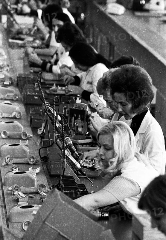 Women's workplaces at Siemens on 22. 11. 1973 during the production of telephone sets in Bocholt
