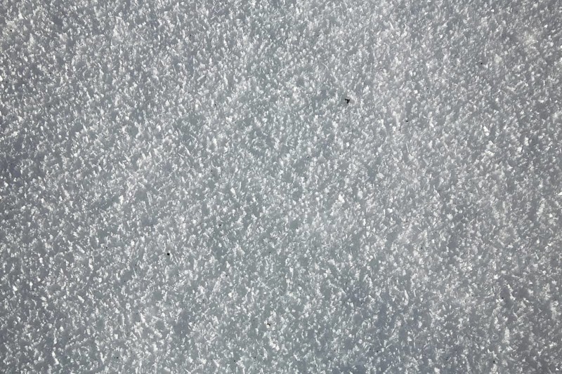 Structure with snow with ice crystals