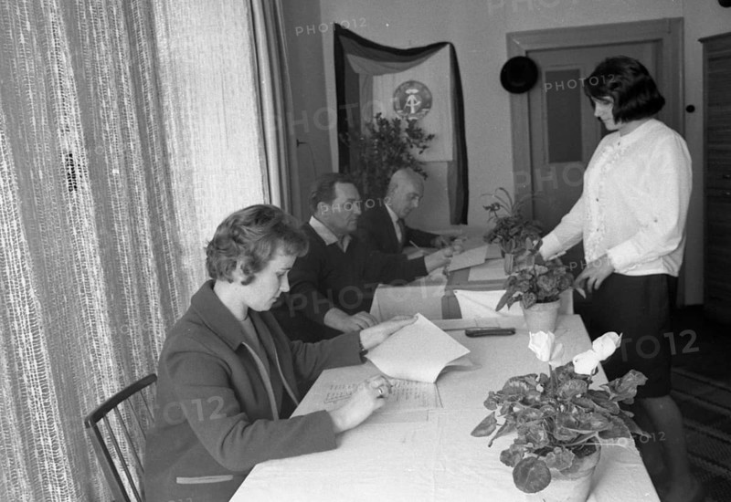 The picture was taken in the years 1965 to 1971 and shows a photographic impression of everyday life in this period of the GDR. District Halle People's Chamber Election