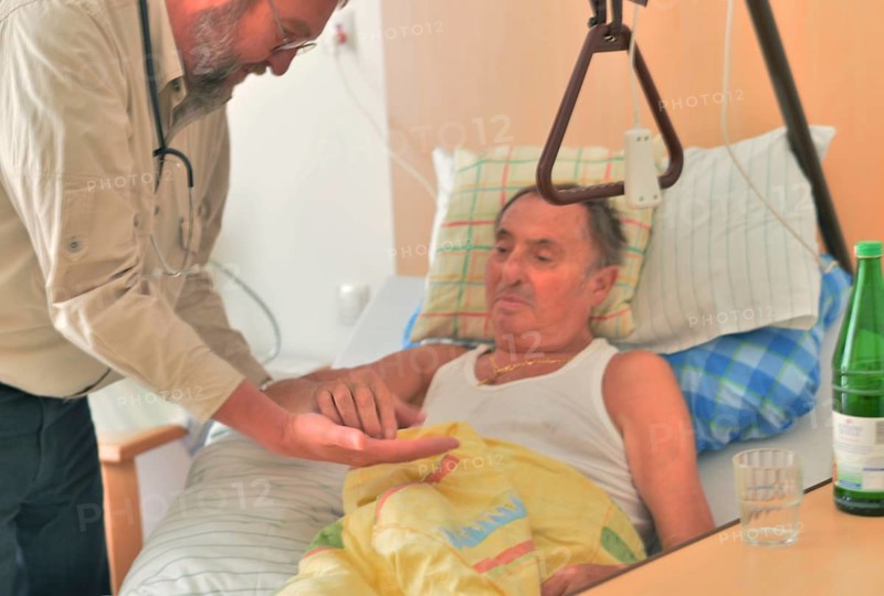 The Mother Theresa Hospice offers its guests a dignified home in a new friendly ambience for patients in their last stage of life. The intensive care of the palliative physician does the rest