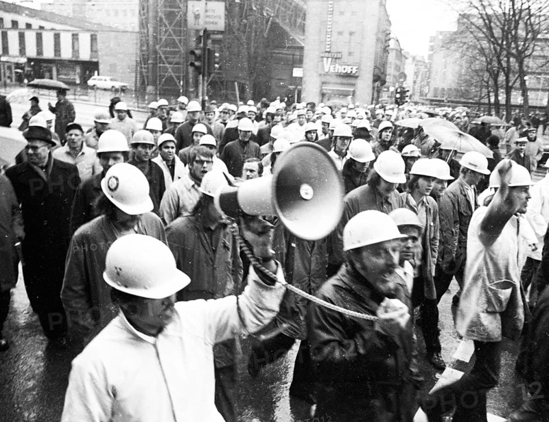 With a spontaneous strike and demonstration