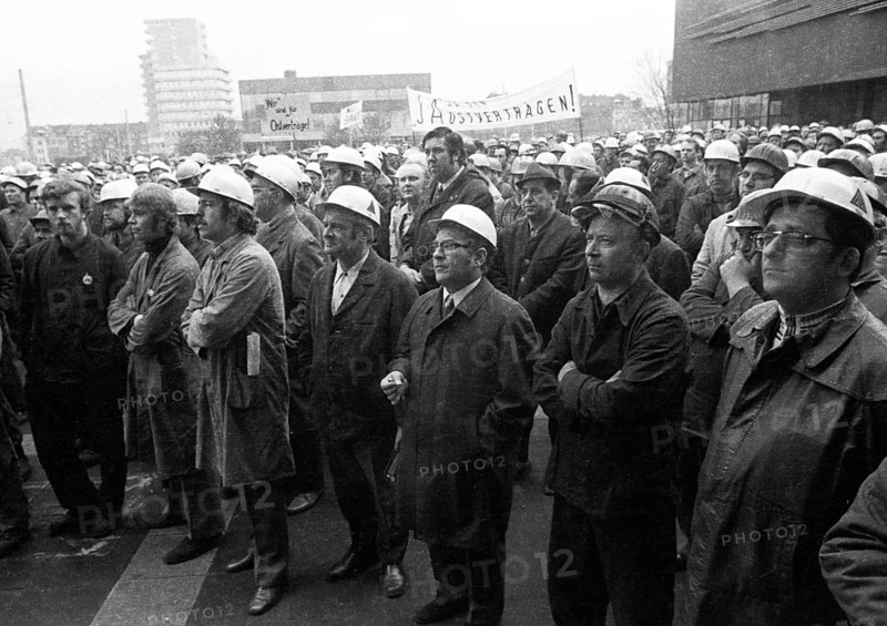 The detente policy of Willy Brandt and his SPD-FDP coalition was controversial. Spontaneously