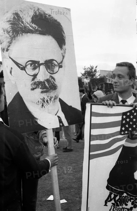 Many thousands of people gathered in Bonn on 11. 5. 1968 for the March on Bonn to protest against the emergency laws