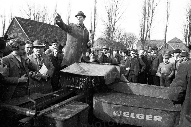The auction of a farm on 2. 3. 1972 in the Muensterland in Ascheberg with all inventory and livestock